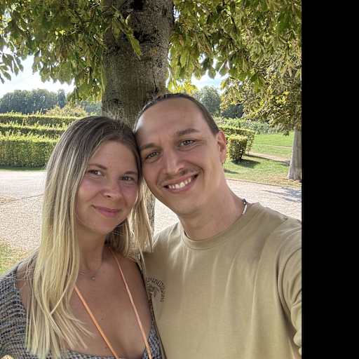 Profile image for pet sitters Nicole & Thomas