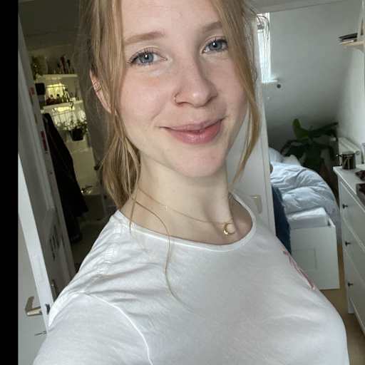 Profile image for pet sitter Delia