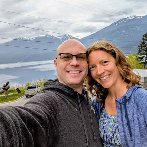 Profile image for pet sitters Lindsey & Devin