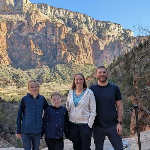 Profile image for pet sitters Kimberly & Matt