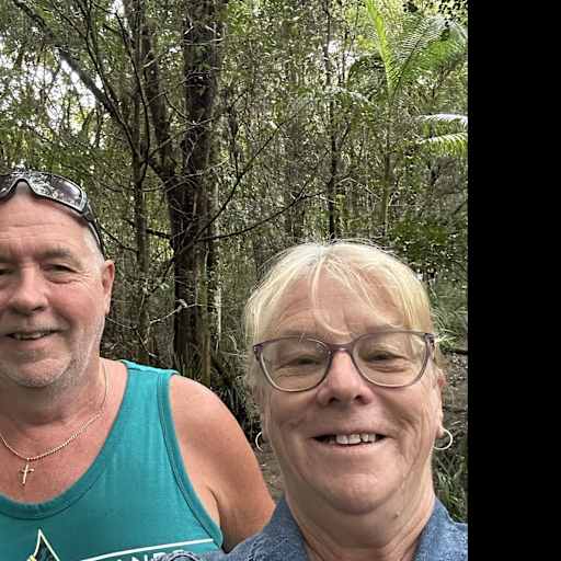 Profile image for pet sitters Jenny & Darren 