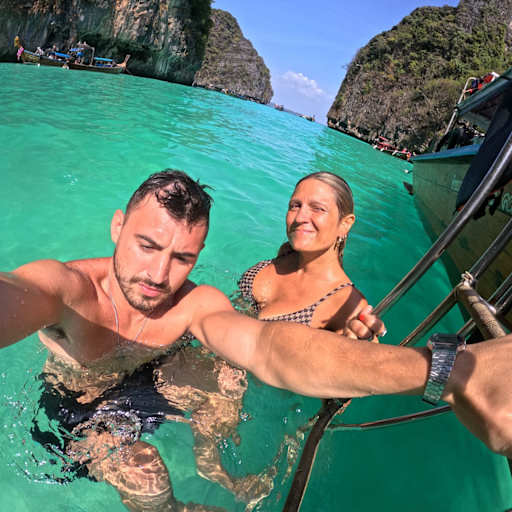 Profile image for pet sitters Ramiro & Maria Suyai