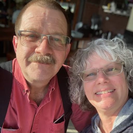 Profile image for pet sitters Jenny & Colin