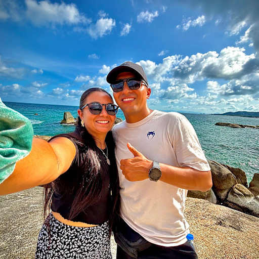 Profile image for pet sitters Karen & Gabriel