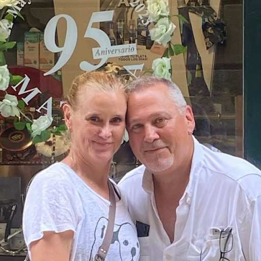 Profile image for pet sitters CHRISTINE & Harry