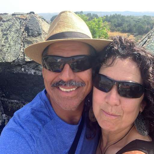 Profile image for pet sitters Linda & Luis