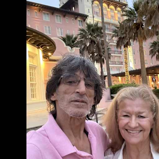 Profile image for pet sitters Nina Rosa & Touraj