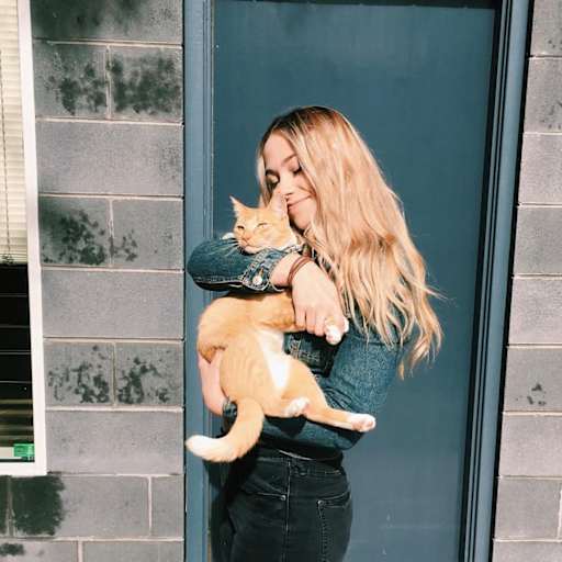 Profile image for pet sitters Isabelle & Zac