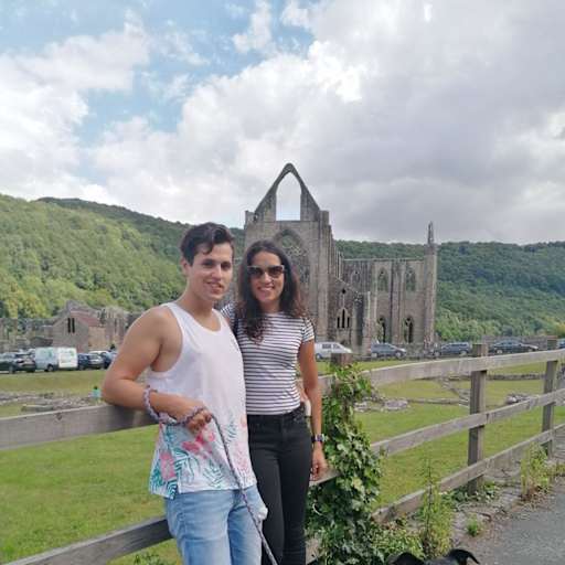 Profile image for pet sitters Marcos & Diana