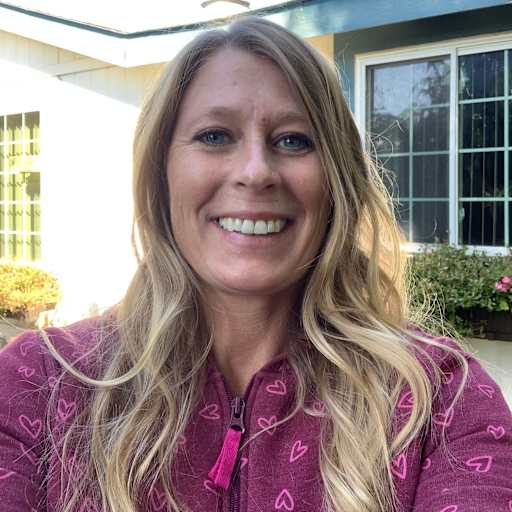 Profile image for pet sitter JOYLYN