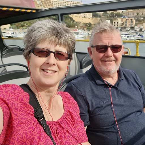 Profile image for pet sitters Robin & Dawn