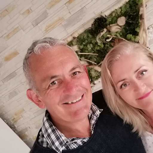 Profile image for pet sitters ALISON & Andrew