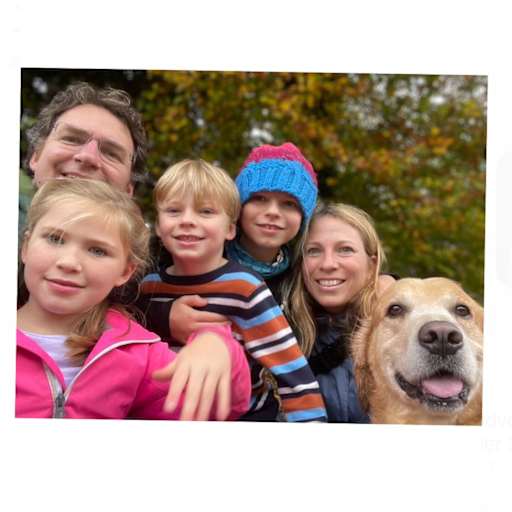 Profile image for pet sitters Esther & Daniel