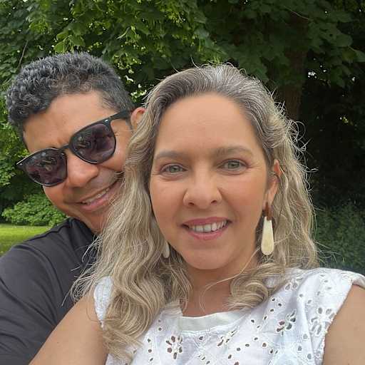 Profile image for pet sitters Ester & Welyton