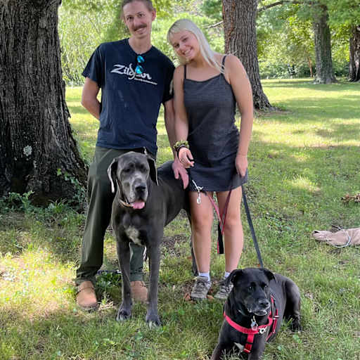 Profile image for pet sitters Zoe & Andrew
