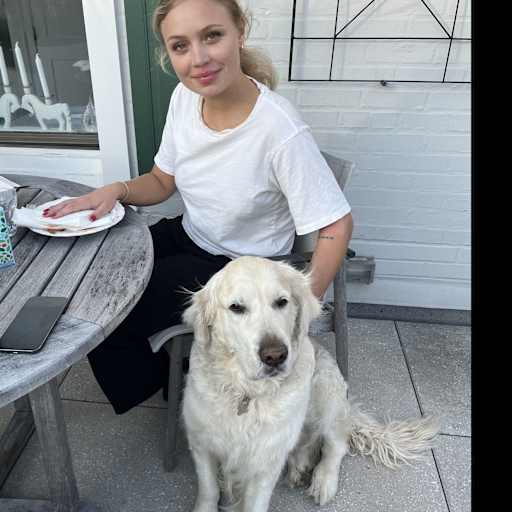 Profile image for pet sitter Julia