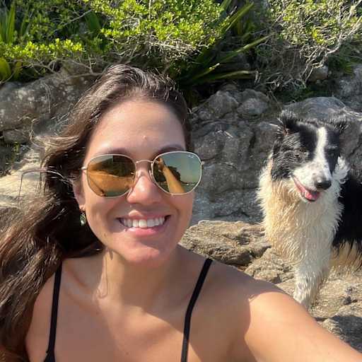 Profile image for pet sitter Verônica