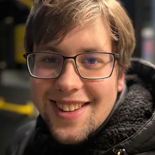 Profile image for pet sitter Warren