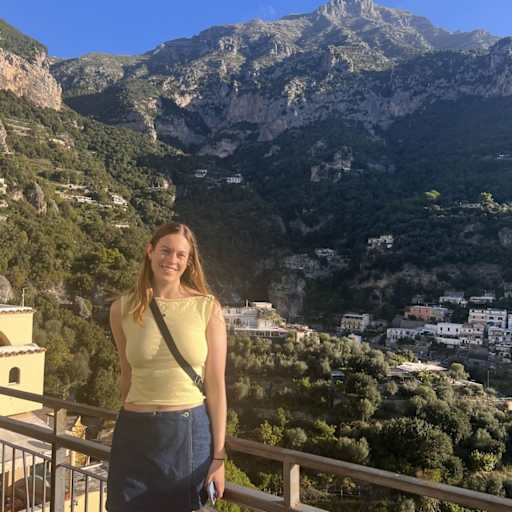 Profile image for pet sitter Lauren