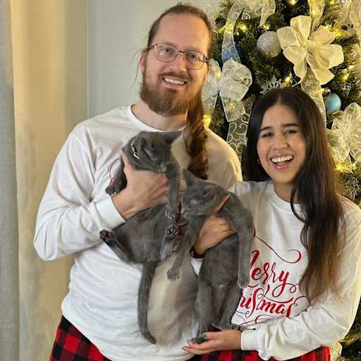 Profile image for pet sitters Viviana & Mickey