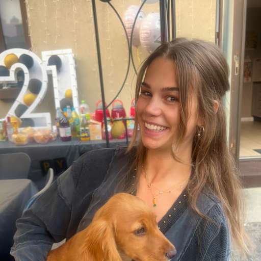 Profile image for pet sitter Nina