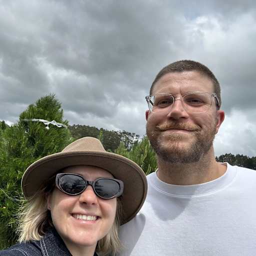 Profile image for pet sitters Isabelle & Dylan
