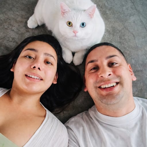 Profile image for pet sitters JONATHAN & Karoll