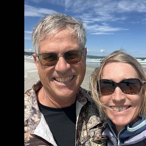 Profile image for pet sitters Lori & Steve