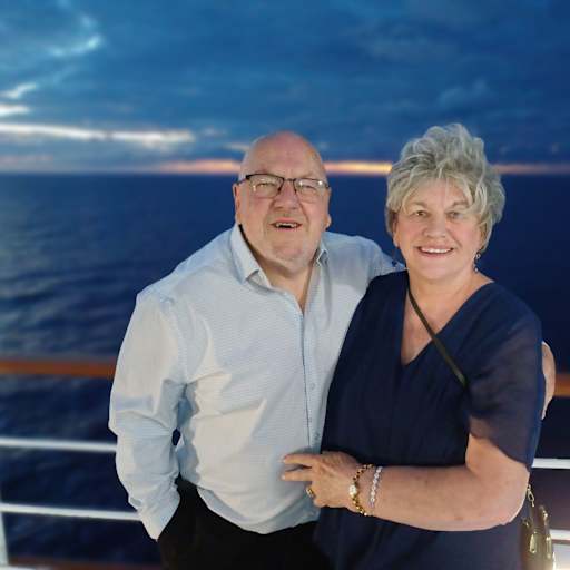 Profile image for pet sitters Miriam & Roger