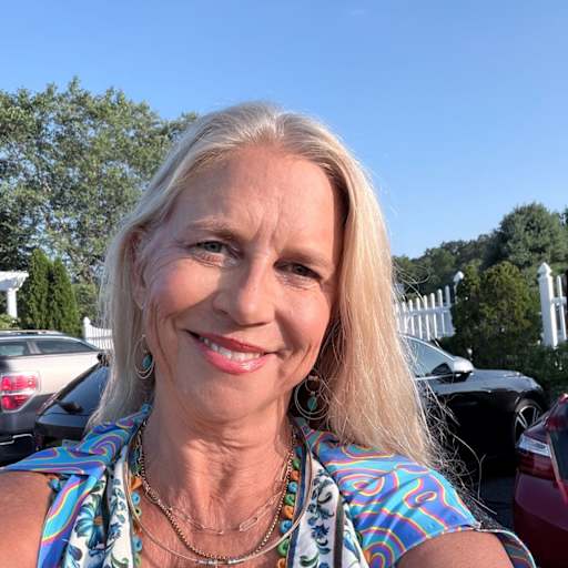 Profile image for pet sitter Daisie