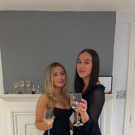 Profile image for pet sitters Daisy & Bella