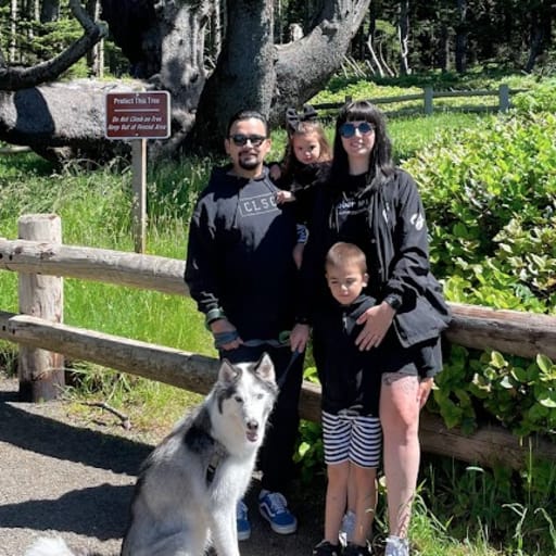 Profile image for pet sitters Kelsie & Ricardo