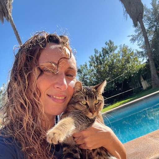 Profile image for pet sitter Leda Eliana