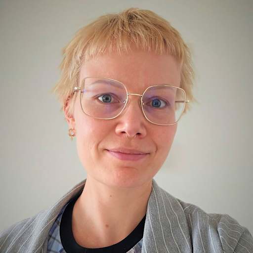 Profile image for pet sitter Floor