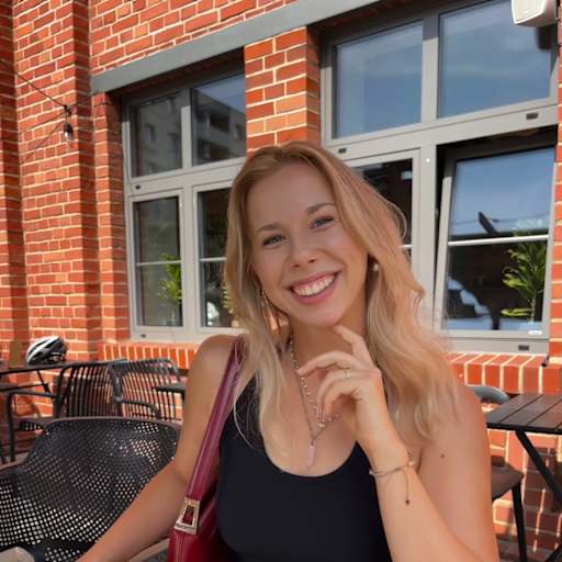 Profile image for pet sitter Julia