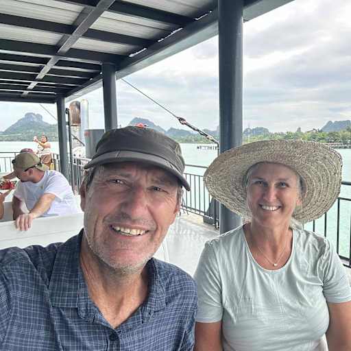 Profile image for pet sitters TRACEY & Kevin