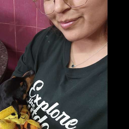 Profile image for pet sitter Lorena Mireilla