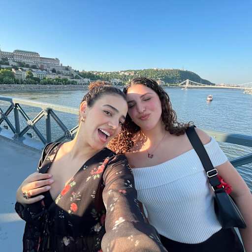 Profile image for pet sitters Renata & Constanza