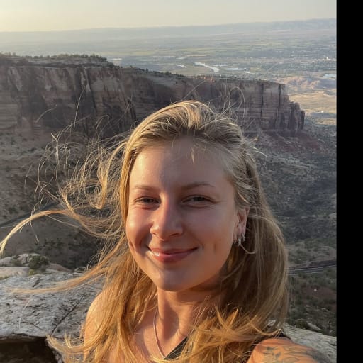 Profile image for pet sitter Lyric
