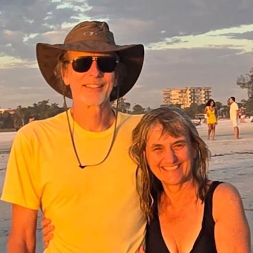 Profile image for pet sitters Diana & Thom