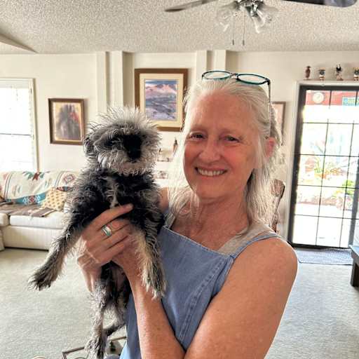 Profile image for pet sitter Leslie