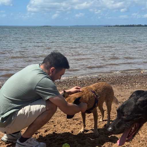 Profile image for pet sitters Nicoll & Diego