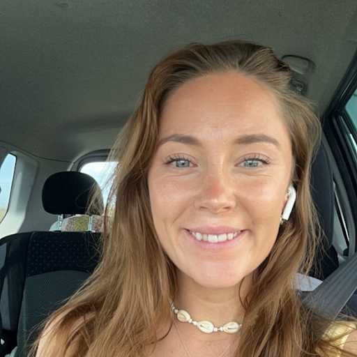 Profile image for pet sitter Dayna