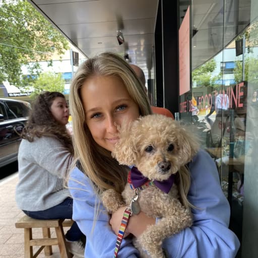 Profile image for pet sitter Emilie