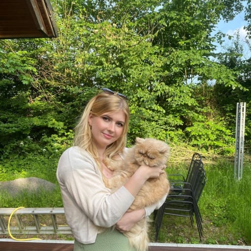 Profile image for pet sitter Louisa