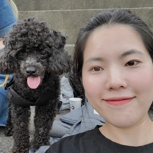 Profile image for pet sitter minseon