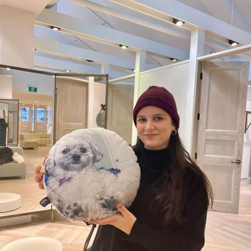 Profile image for pet sitter Andreea Bejan