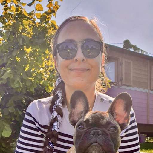 Profile image for pet sitter Caroline