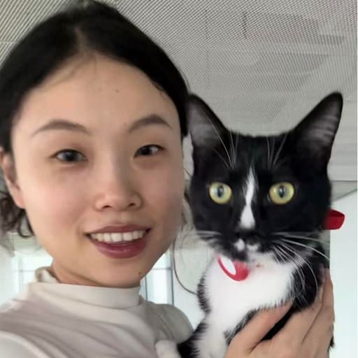Profile image for pet sitter chen