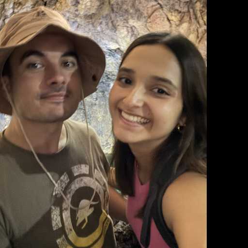 Profile image for pet sitters Pol y Valentina & Valentina